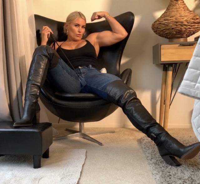 SPECIAL SESSION 👙👠 FOR A DOMME SESSION😈 OR PERMANENT SLAVE!!! CHECK AND LET'S RELIEVE YOUR STRESS !!!🎃❤️😍😊