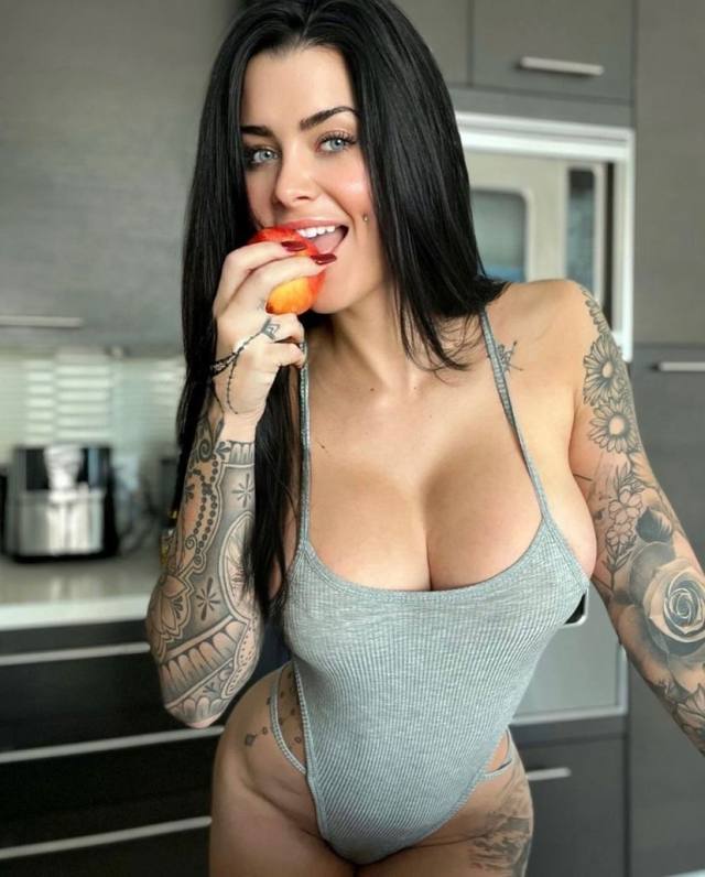 AM AVAILABLE FOR HOOKUP FUN