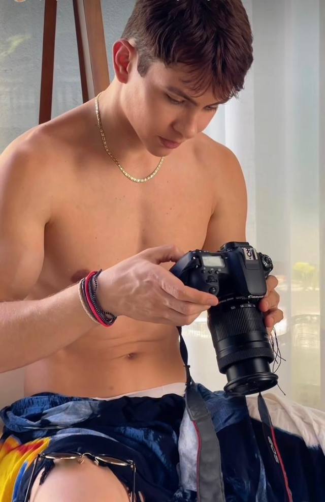 I’m into sucking,licking,swallowing,deep throating,ass rimming ,mutual masturbation , fucking and also being fucked