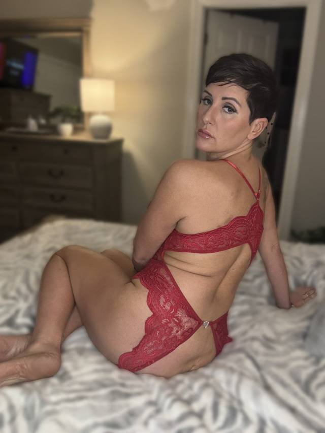 I’M A SPECIALIST & LICENSED MASSAGE THERAPIST CATERING TO MEN WHO NEED A RELAXING PROFESSIONAL BODY MASSAGE