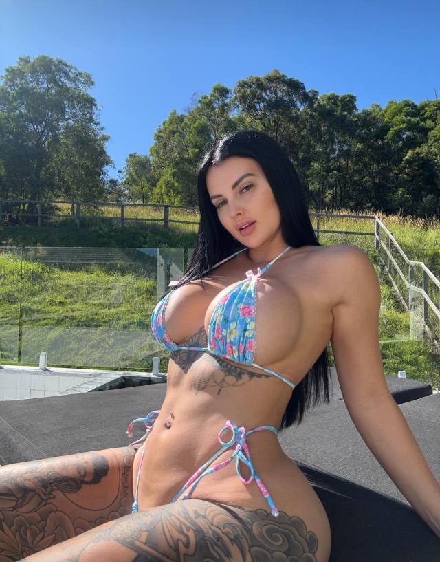 🌟 Discover Renne: Your Perfect Getaway! 🌟 Hello, I’m Reene, a lively 26-year-old ready to turn your day into something extrao