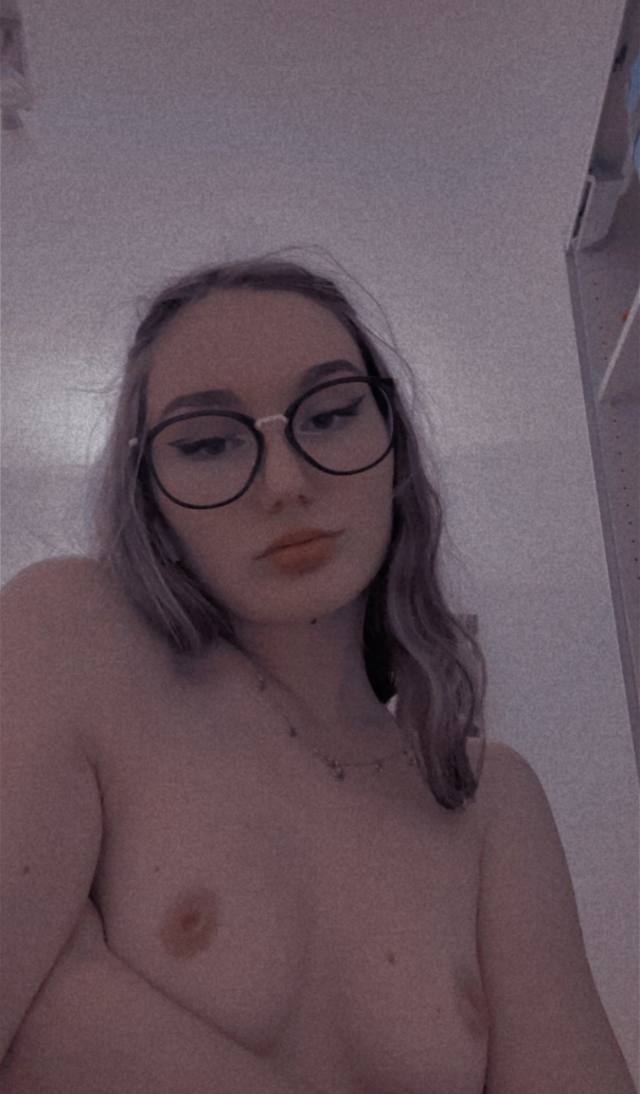 AVAILABLE FOR INCALLS AND OUTCALLS