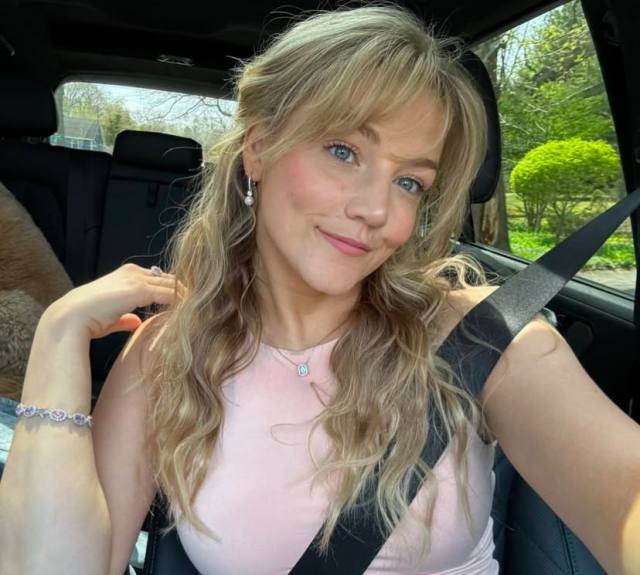 I’m available for both incall and outcall services Text 5855766974