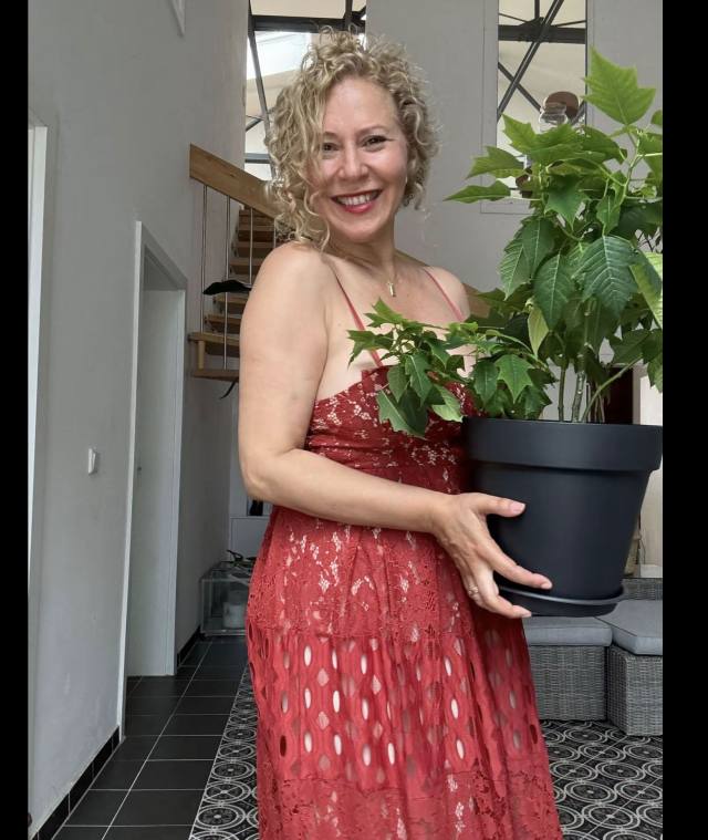 I’m single seeking for a long term relationship.