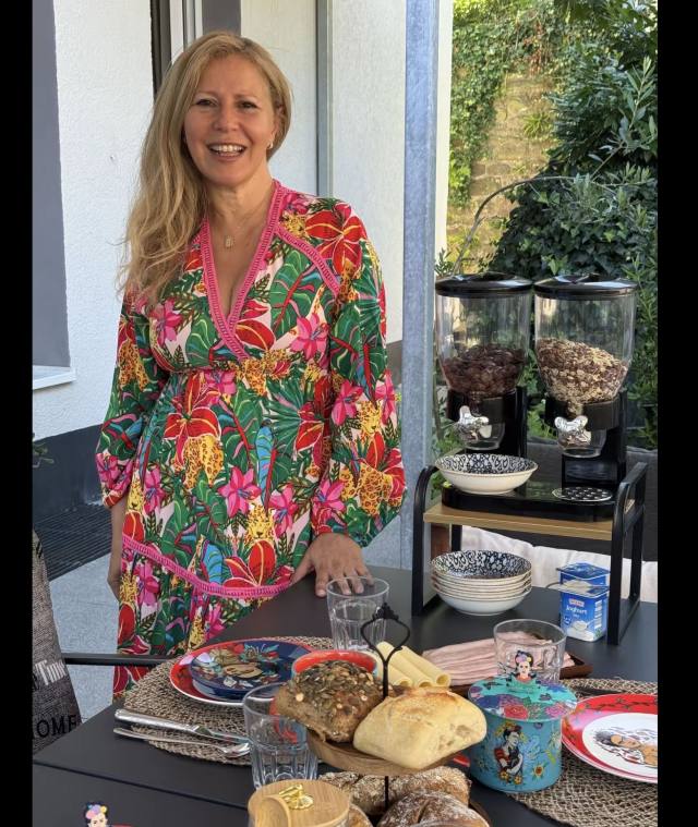 I’m single seeking for a long term relationship.