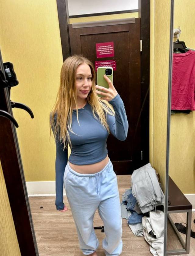 GUESS YOU NEED A SWEET WOMAN WITH CLEAN PUSSY AND TITS💋420 FRIENDLY 💝,READY TO FUCK HARDER . I’M REB AMELIA POSSES CLEAN P***