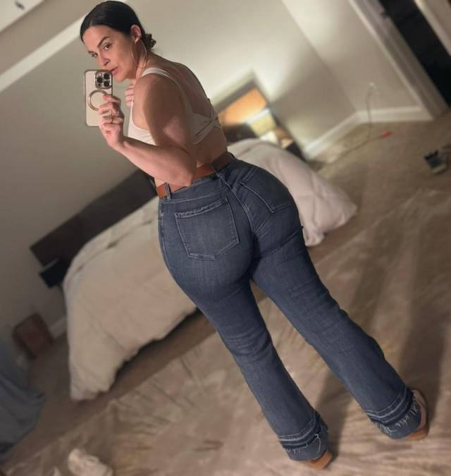 NO PAYMENT REQUIRED-SEXY SINGLE MOM AND LOOKING TO HAVE FUN I'm a sexy mom of two kids. A single mom and I'm very horny 🍑🍑💦