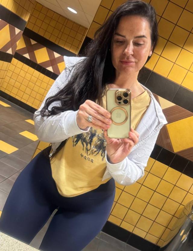 NO PAYMENT REQUIRED-SEXY SINGLE MOM AND LOOKING TO HAVE FUN I'm a sexy mom of two kids. A single mom and I'm very horny 🍑🍑💦