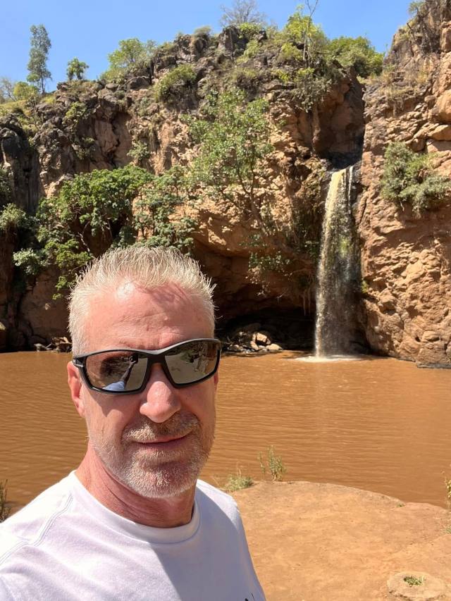 I’m a pastor and a man who is truly ready to love, I’m a widower I have no son I don’t care about distance just true love  He