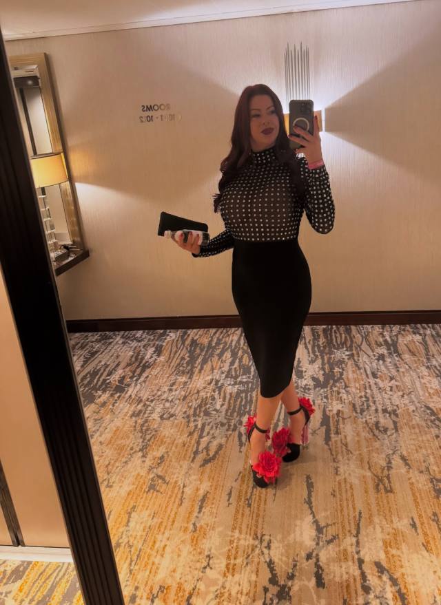 𝐯𝐞𝐫𝐢𝐟𝐢𝐞𝐝 ✔️™️®️ Private Indulgence with a Dangerous Twist Desire” Flawless Figure, Naughty Mind – What Are You Waiting For?”•