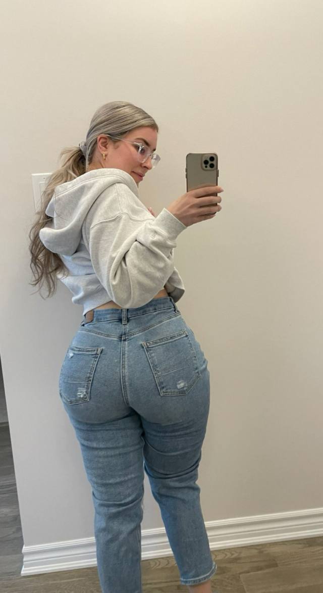 I’m available for body massage and sex services hmu:  4044108652 or desamiyawilliams@gmail.com