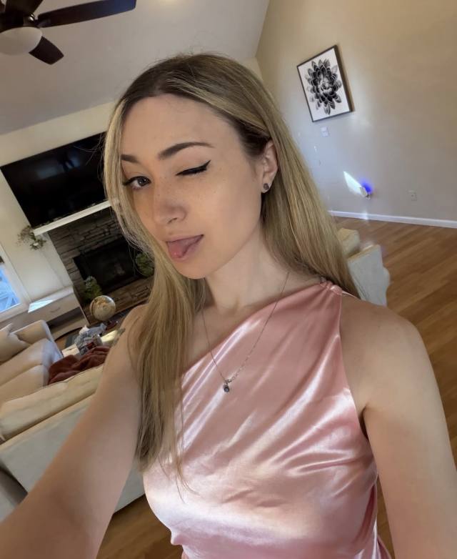 Confident Trans Woman Available ✨ Charming, playful, and discreet. Incall & outcall available. Rates start at $150 for 1hour