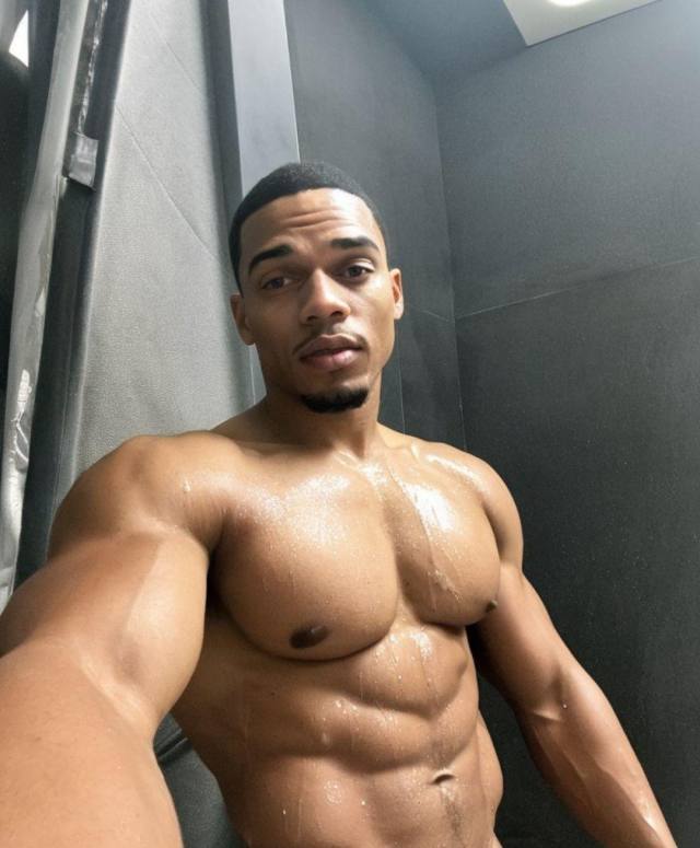 I'm available for Male escort services, I offer both incall and outcall services, super perverted 🍆🍆🍆