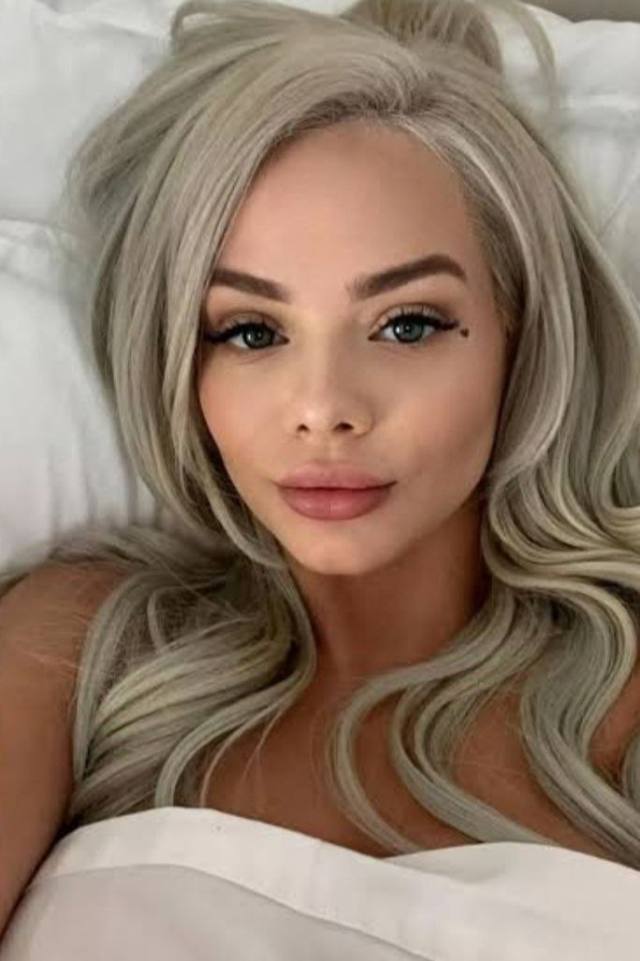 Escort available for hookup and one night stand