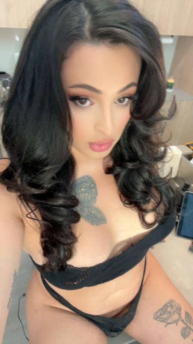 Would you fuck a trans girl ?🤭Am down and ready To fuck , can you handle me ? both top or  bottom and sexting Ifetish type.ar