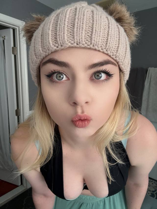 Hey handsome Do you need my service? I'm down for hookup am available 24/7