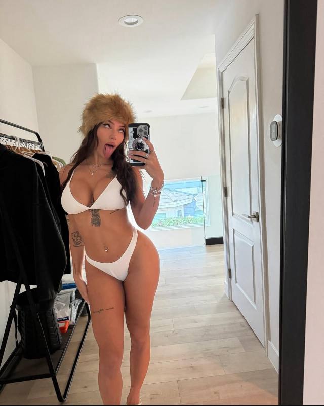 Chilling available for any type of fun , full body massage with happy ending 👅🍆🍑💦💍🌈💦🍆