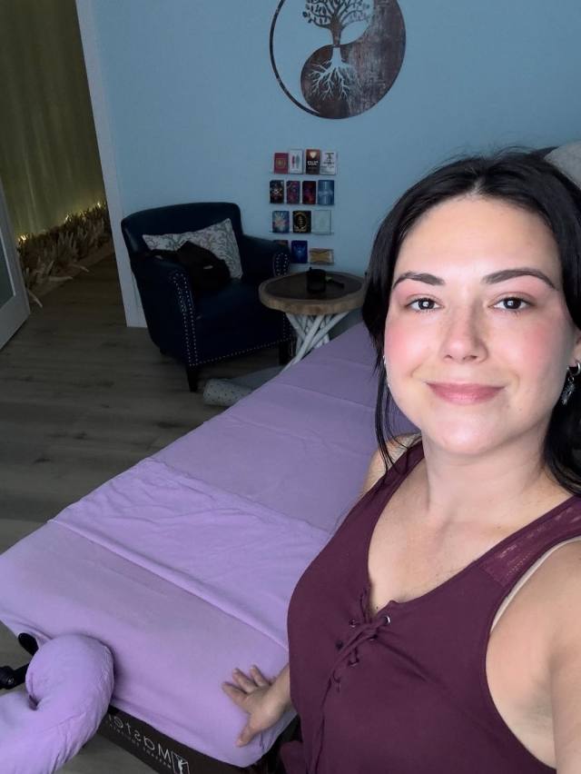 Hello, I’m Linda Suzi Britt and I have over 20 years experience as a massage therapist. WhatsApp: (730)242-8113 Telegram: (73