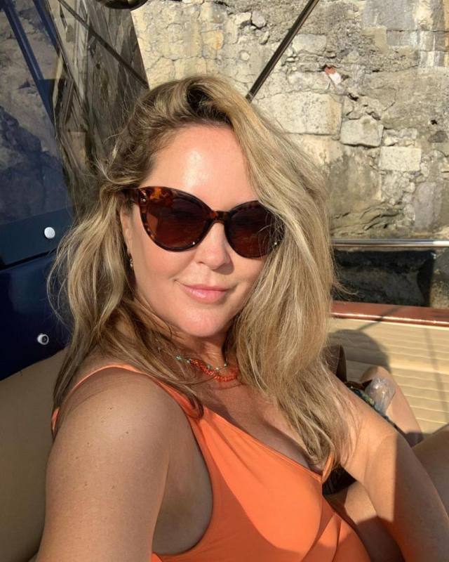 HI I'M AVAILABLE FOR FULL BODY RUB AND FULL SERVICE, TEXT ME NOW FOR AN UNFORGETTABLE EXPERIENCE