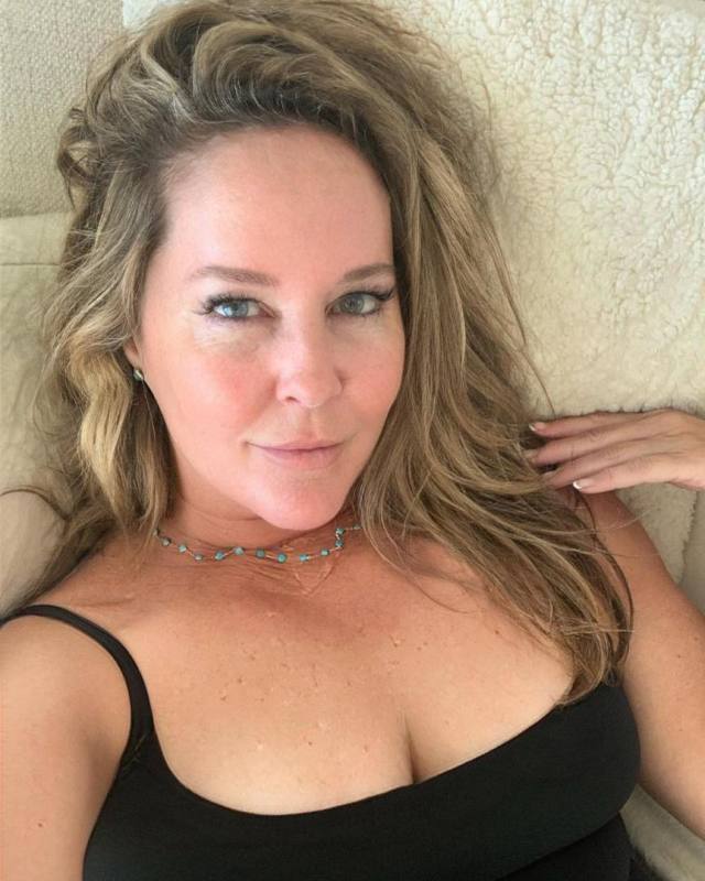 HI I'M AVAILABLE FOR FULL BODY RUB AND FULL SERVICE, TEXT ME NOW FOR AN UNFORGETTABLE EXPERIENCE