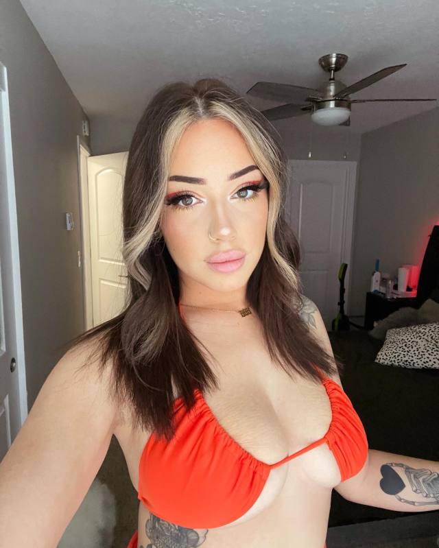 Available 24/7 hit me up daddy let’s get naughty together 🍆💦💋 I do incall and outcall