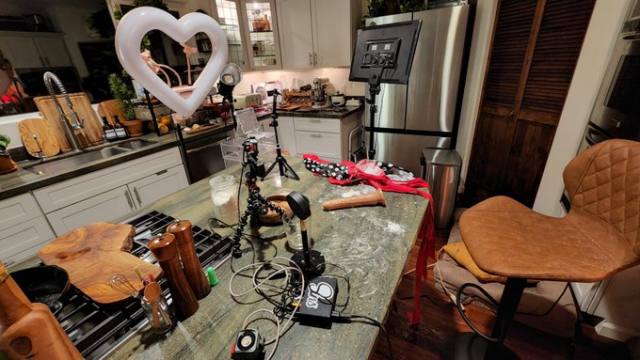 VERIFIED ESCORT DRIPPING PUSSY IS AVAILABLE FOR FUN😁TEXT ME RIGHT NOW 8563332563  DM WITH YOUR LOCATION. I GOT PARTY FAVORS A