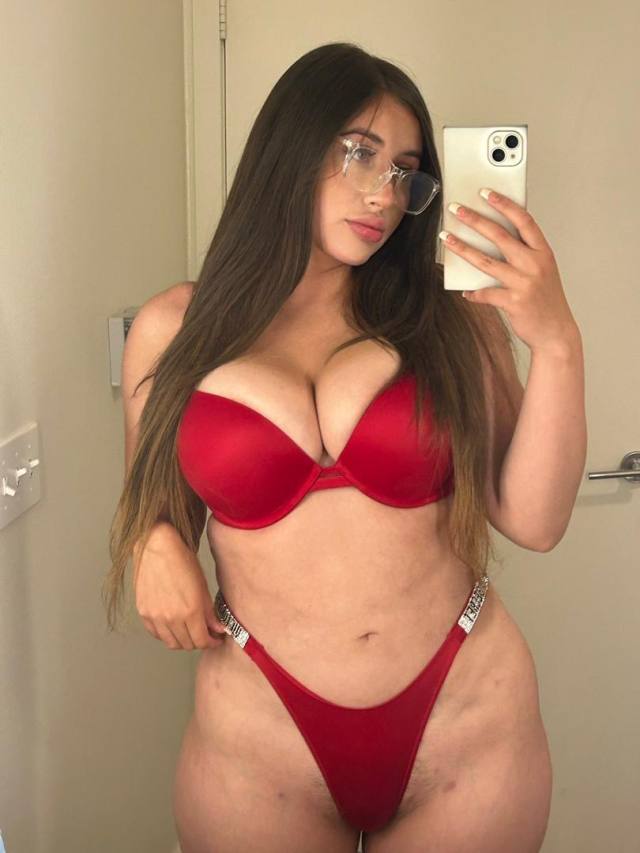 Tender core looking for someone to always warm my bed, discreet pleasure. I am mobile and I can host too. I sell juicy videos