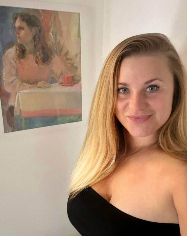 Hello I'm Evelyn are you ready how much is it now a professional nuru therapist,am available for full body massage and hookup