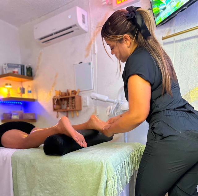 Ashley, licensed massage therapist.Soothing hands, relaxation and full satisfaction(401) 320- 9579