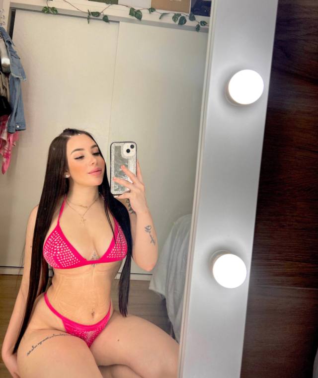 Check me out baby. I’m sexy and extremely naughty 🍑🍑😜😜