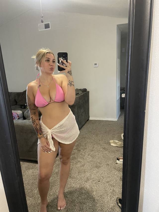 Who wanna get fucked on Christmas Eve hmu 🤙