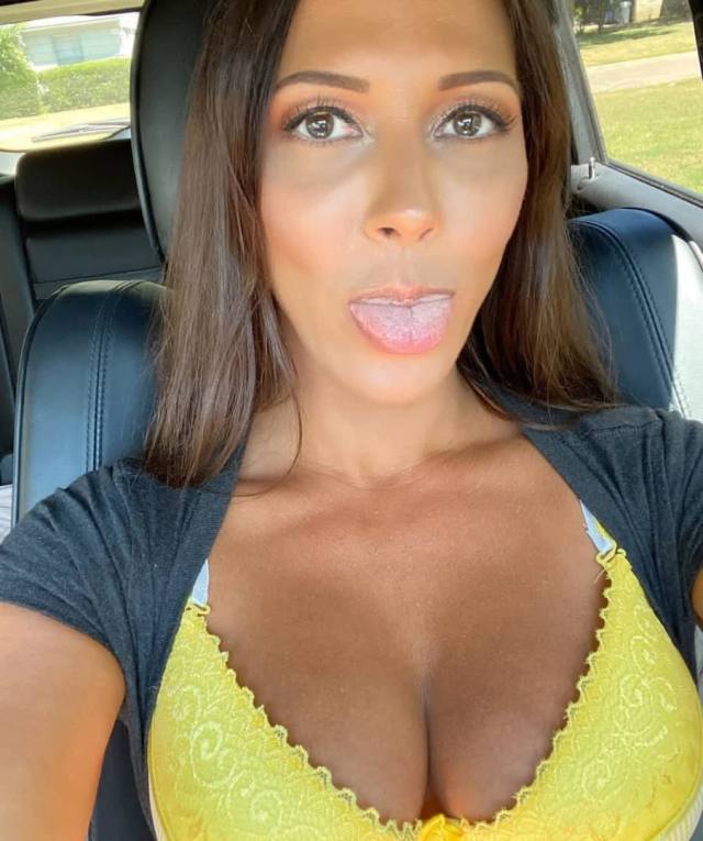 Merry Christmas sweetie 🥰💋💋 I'm Available for hooking up together to have fun with your pleasure. Depends on what you're payi