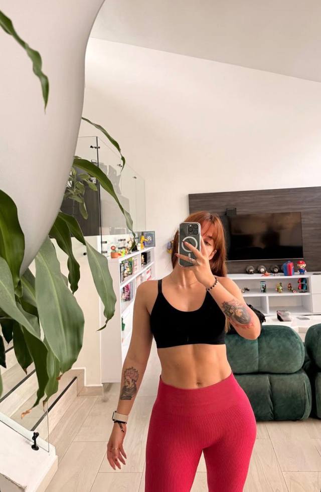 I'm available for Hookup..