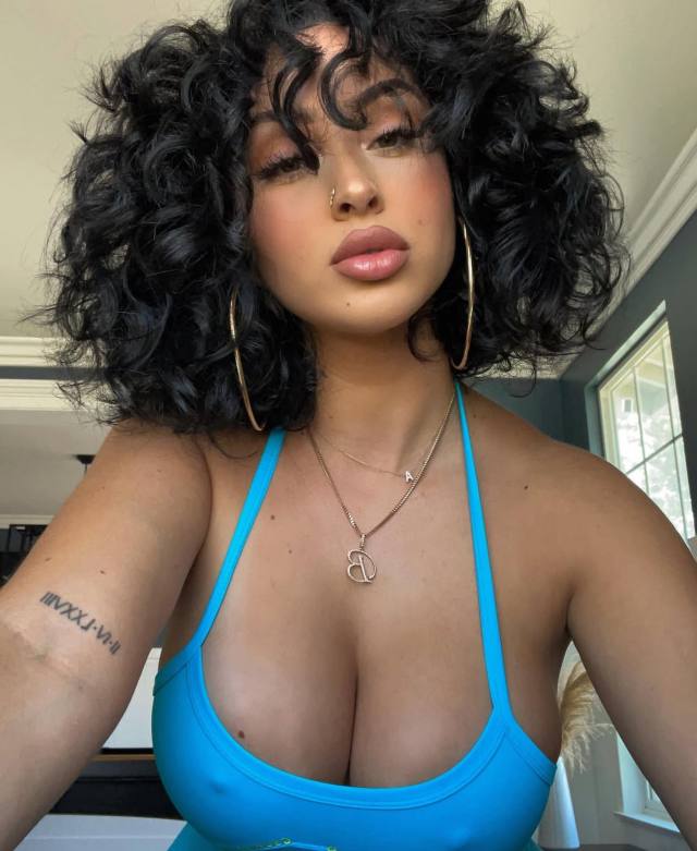 Hi sweetie A professional massage therapist with 4 years experience. Available for all type of massage,both your place and my