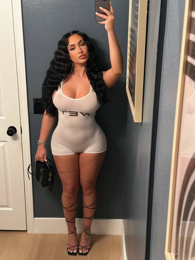 Hi sweetie A professional massage therapist with 4 years experience. Available for all type of massage,both your place and my