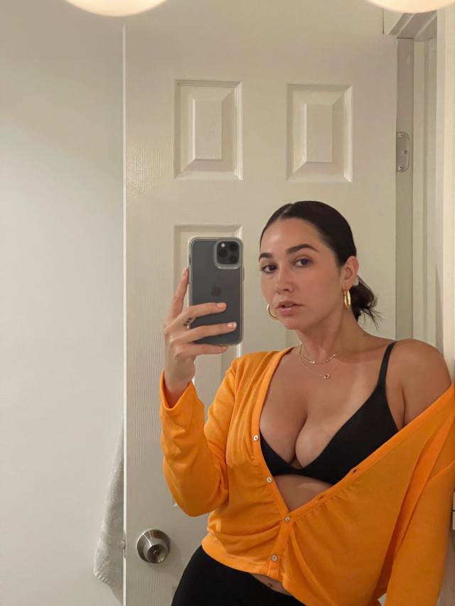 Hi there I’m Christy hot and sexy and a certified massage therapist and sensual/ erotic massages