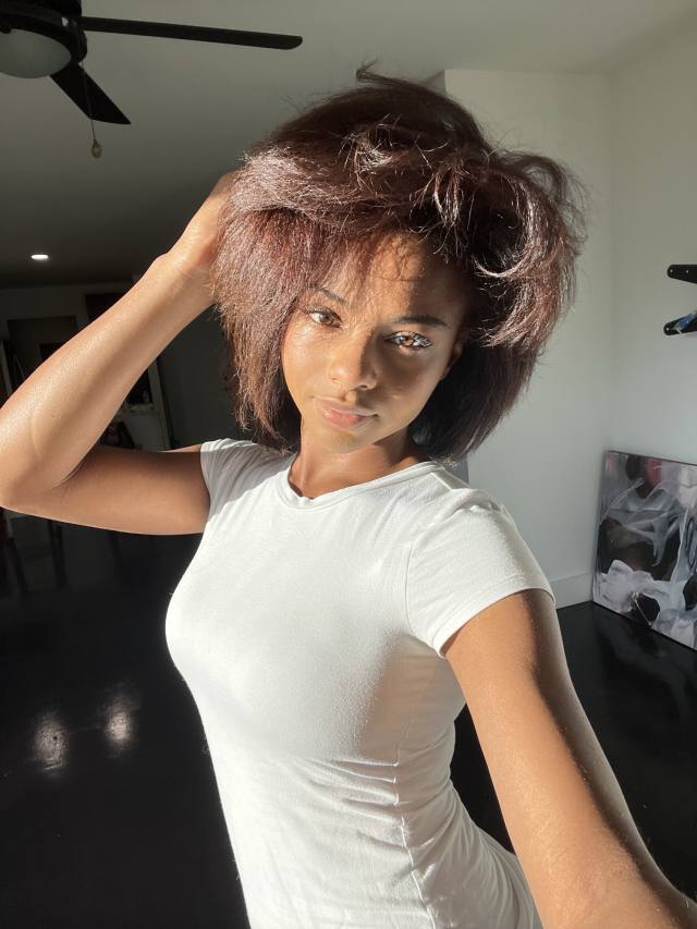 IM DOWN TO FUCK 🍆 AND I OFFER BJS👅 Text my telegram @mikaclair03