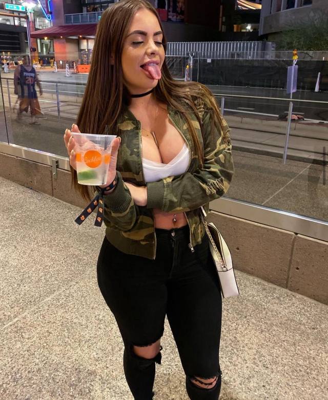 I’m an escort  down to have fun , I give body massage, blow job, nudes pics and videos😇 Text: +13032504549 Signal:mariana_smi