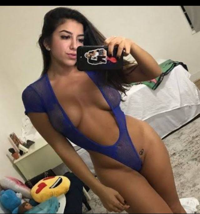 Love to swallow cum and play with it😍👈👌❤️