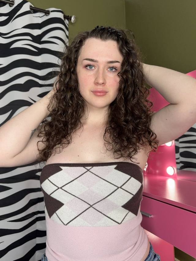 HUNG SEXY TRANSLADY READILY AVAILABLE FOR FUN❤️🥰🍑🍆🍆🍆