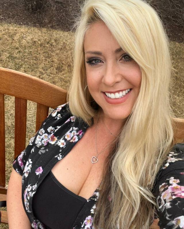 Hello I'm Jane...45 years old Lady a licensed nuru body massage therapist and available for some good sex. guarantee vou'll l