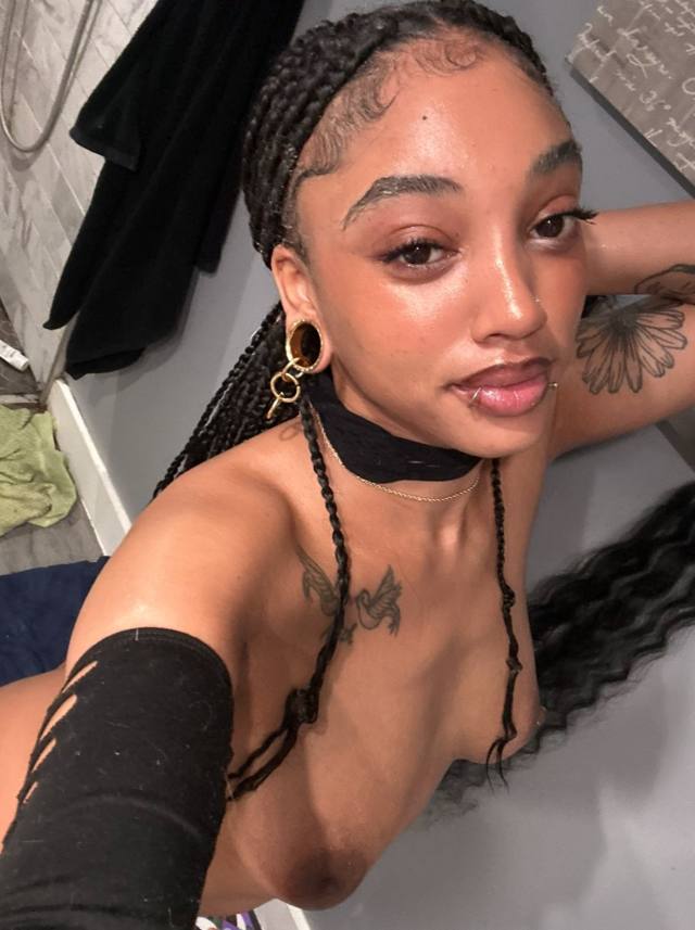 I’m naughty excort available for the following deals both in call and out call deals include; 69💦, sex with condom💦💧🍆sex with