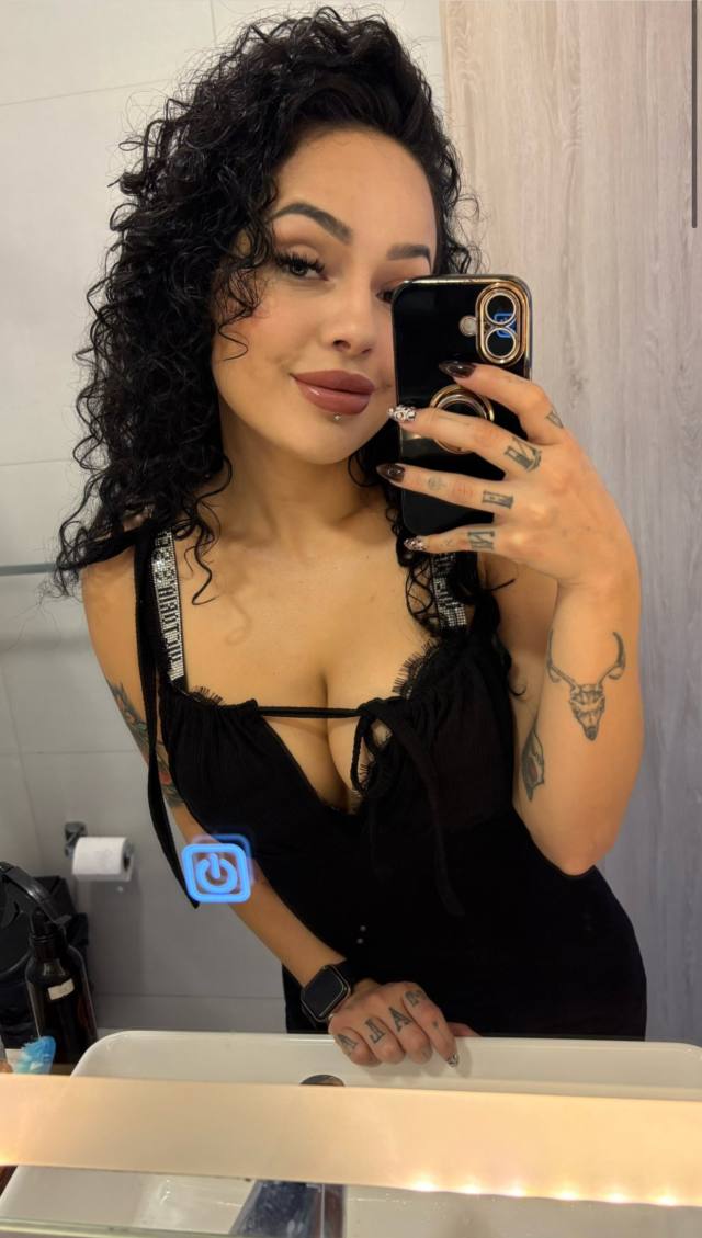 this is KAREN  WITH CLEAN PUSSY AND TITS💋420 FRIENDLY 💝,READY TO FUCK HARDER 💯,SUCK, 🤩SENSUAL BODY RUB AND ESCORT UNTIL U FEE