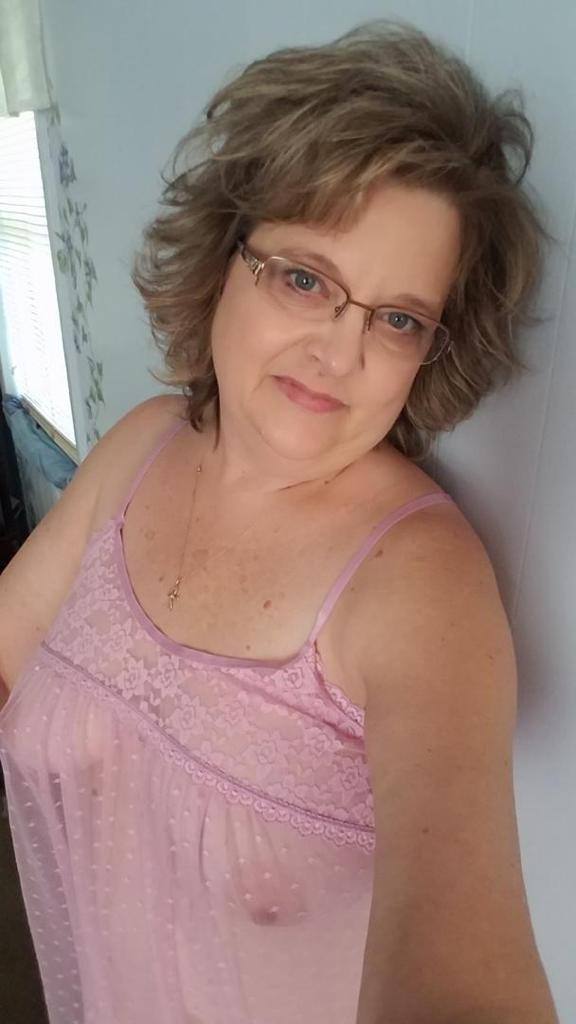 I'm a licensed masseuse therapist, text me