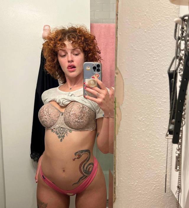 NEED A SWEET WOMAN WITH CLEAN PUSSY AND TITS💋420 FRIENDLY 💝… THEN YOU’RE AT THE RIGHT PLACE,  I’M HELEN