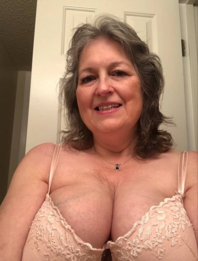 I'M AVAILABLE FOR FULL BODY RUB AND FULL SERVICE& I WORK ALONE, TEXT ME NOW FOR AN UNFORGETTABLE EXPERIENCE