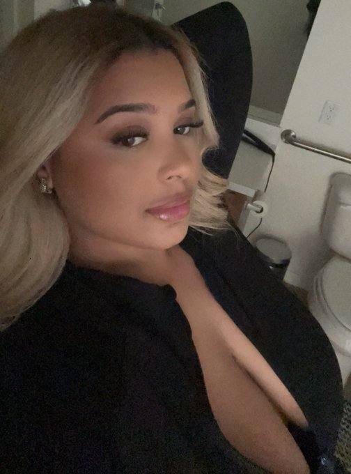 I’m a 27-year-old independent and mature masseuse who knows how to blend relaxation with intimacy. My touch is warm, soothing