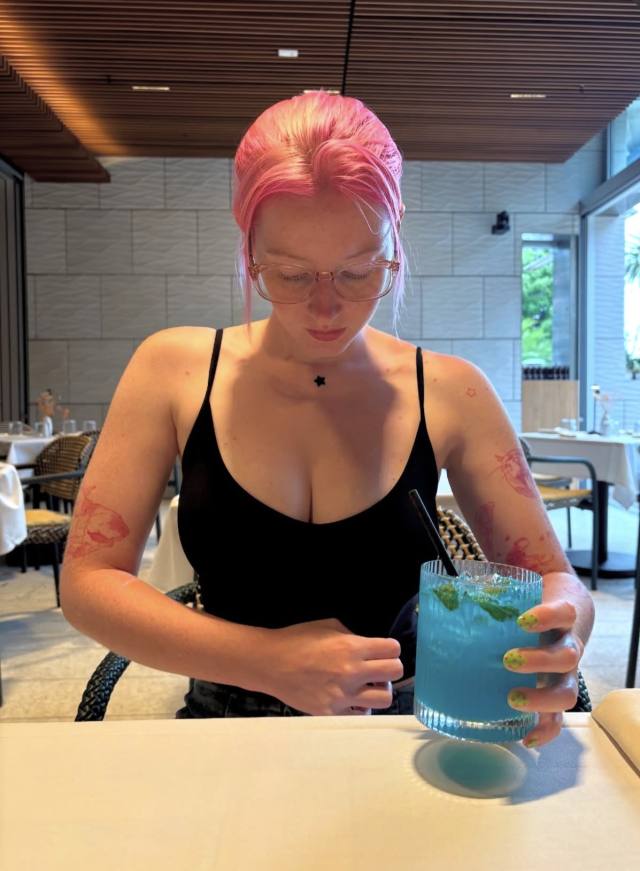 Hi 👋, I am pinky and I am available tonight🍆💦🍑.