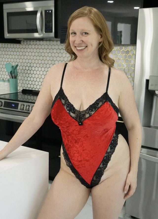 Season’s Greetings I'M PROFESSIONAL, INDEPENDENT, MATURE MASSEUSE. I OFFER NURU MASSAGE WITH HAPPY ENDING