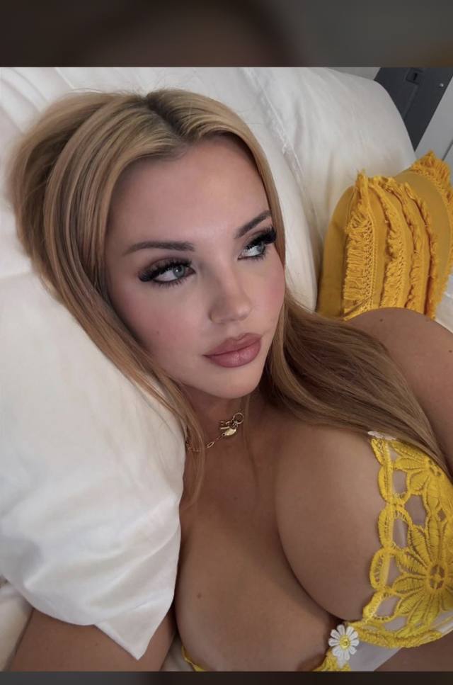 I’M VERY MUCH AVAILABLE FOR HOOKUP. I DO MEETUPS , MASSAGES , 420 FRIENDLY AND I ALSO LIKE TO PARTY